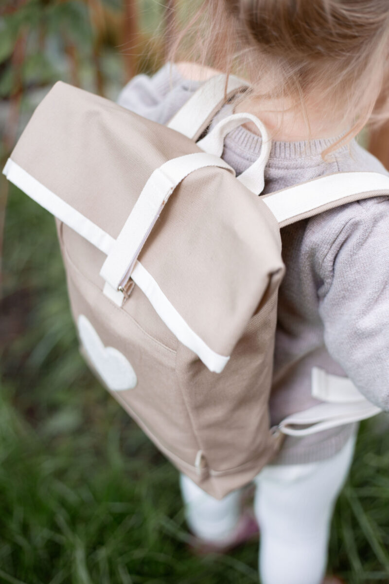 Kinderrucksack Rolltop personalisiert Herz – Bild 5